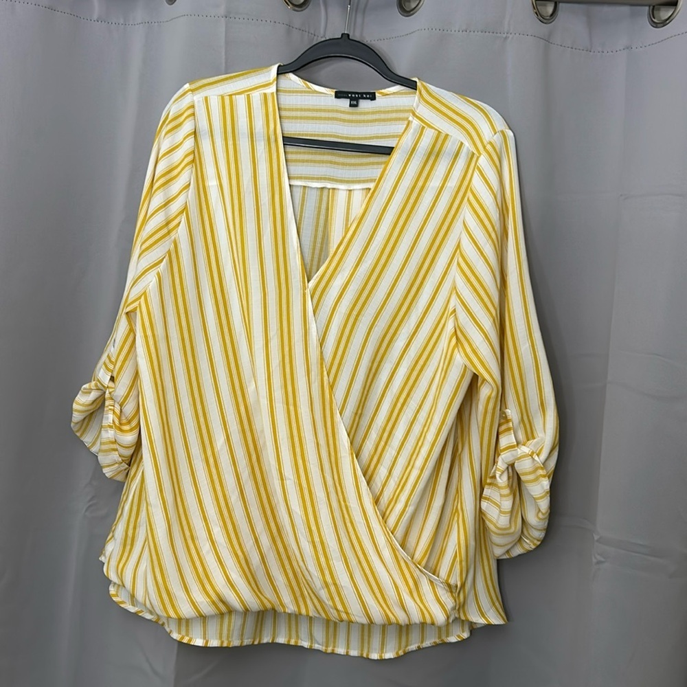 West Kei Allan Surplice Rolltab High Low Top XXL. Yellow and White.